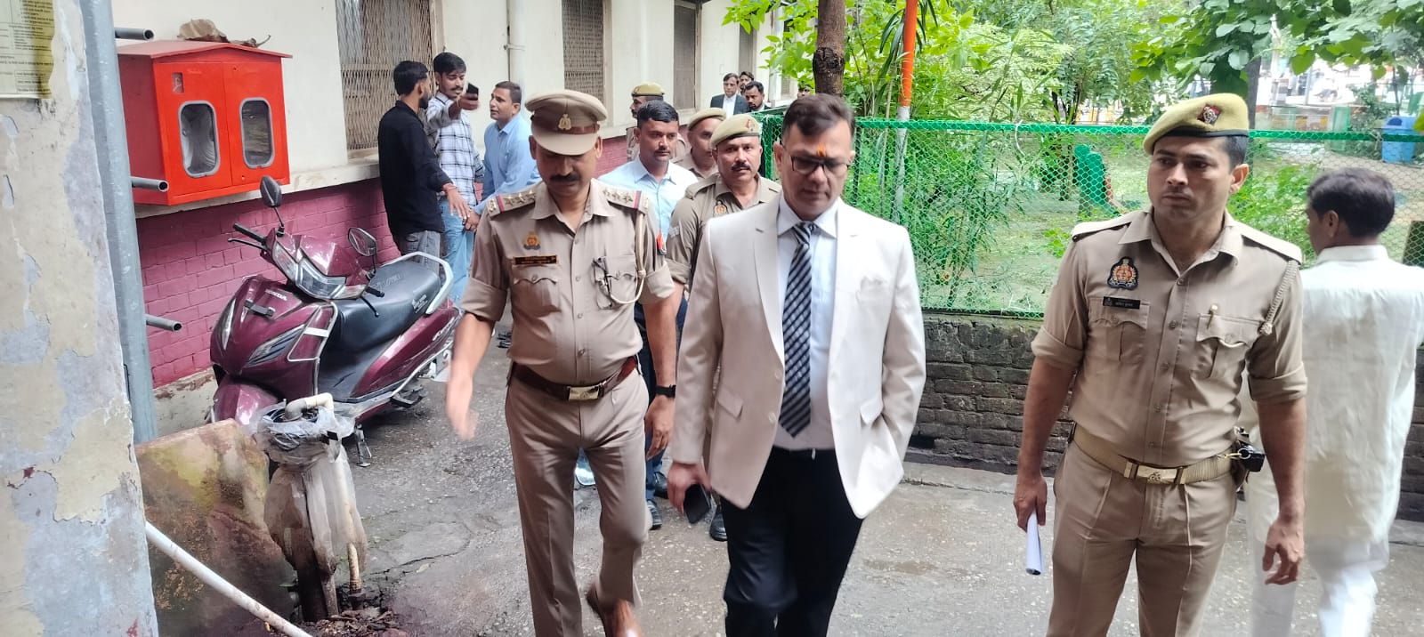 मुजफ्फरनगर कचहरी की सुरक्षा सख्त, बिना आधार कार्ड नहीं मिलेगा प्रवेश; अधिवक्ताओं के लिए भी ड्रेस और ID कार्ड अनिवार्य